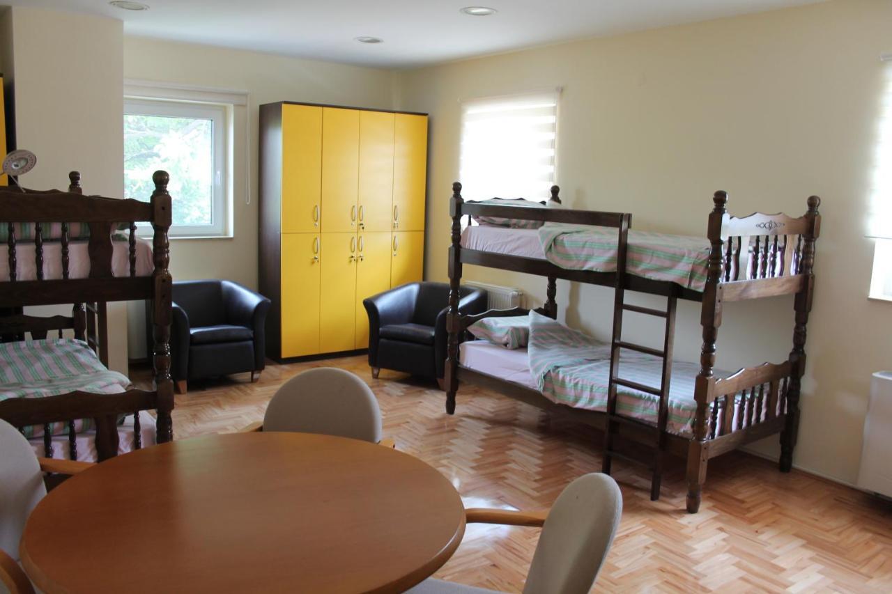Hostel Teresianum อเล็คซิแนค ภายนอก รูปภาพ
