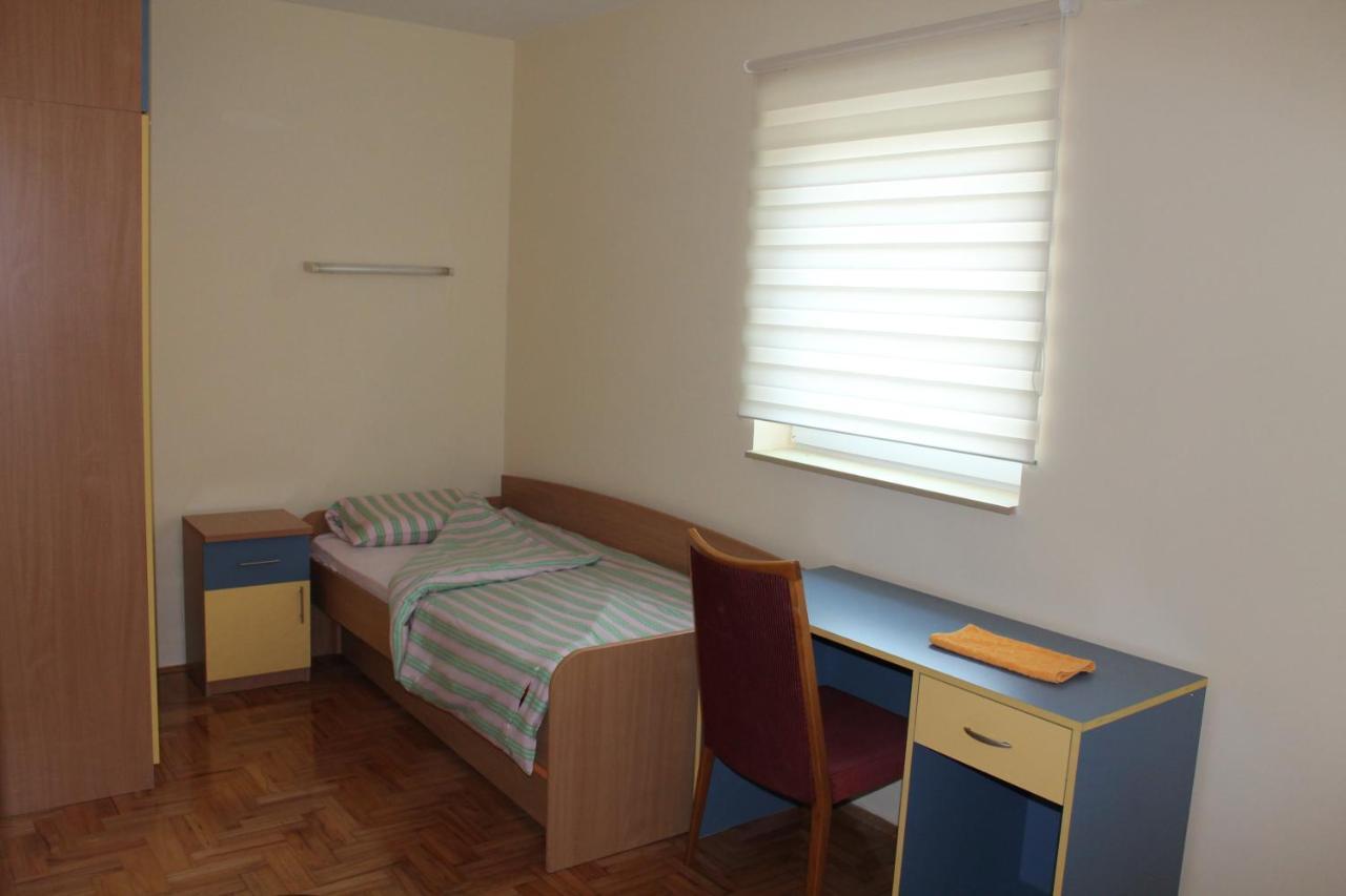 Hostel Teresianum อเล็คซิแนค ภายนอก รูปภาพ