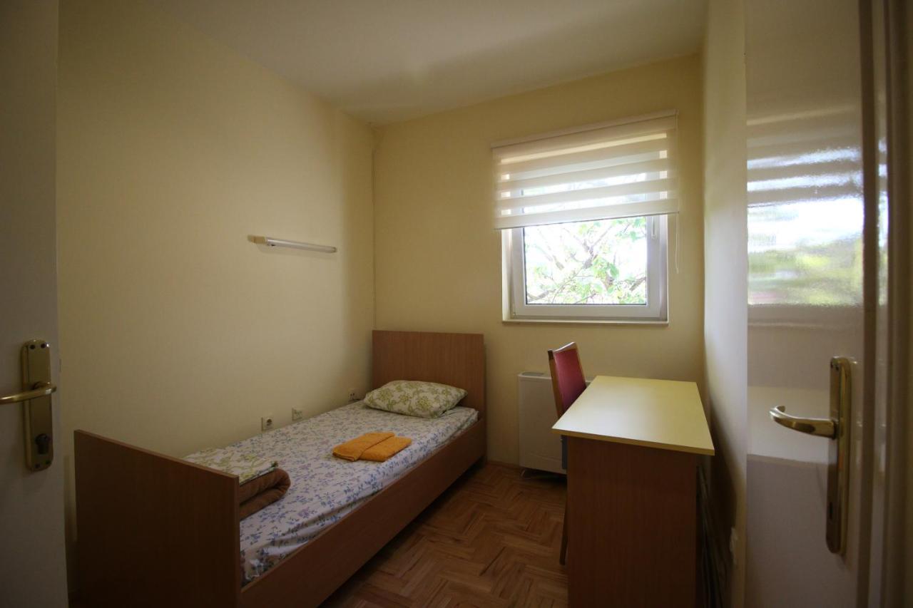 Hostel Teresianum อเล็คซิแนค ภายนอก รูปภาพ